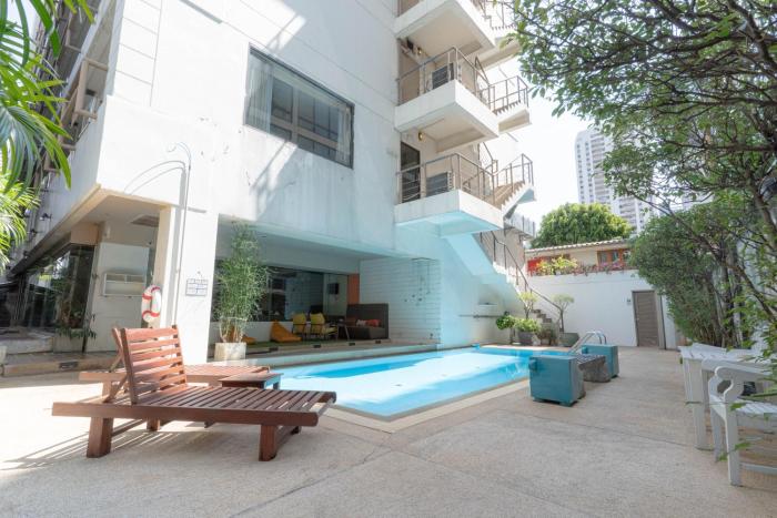 journeyhub sukhumvit 26 bangkok