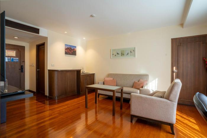 journeyhub sukhumvit 26 bangkok