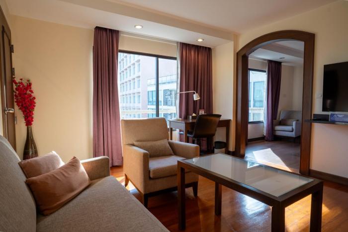 journeyhub sukhumvit 26 bangkok