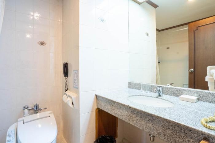 journeyhub sukhumvit 26 bangkok