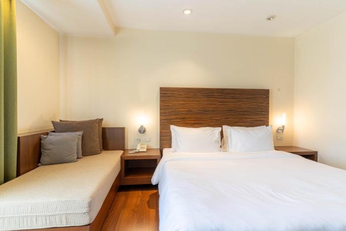 journeyhub sukhumvit 26 bangkok