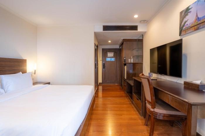 journeyhub sukhumvit 26 bangkok