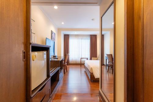 journeyhub sukhumvit 26 bangkok