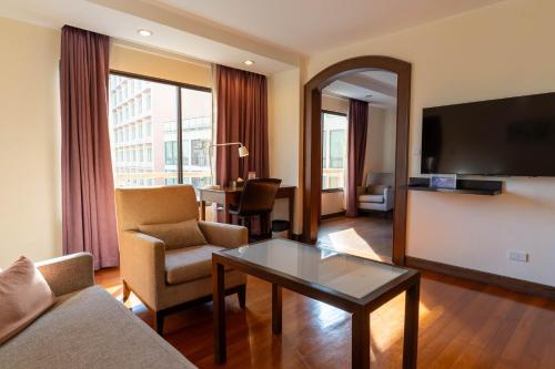 journeyhub sukhumvit 26 bangkok