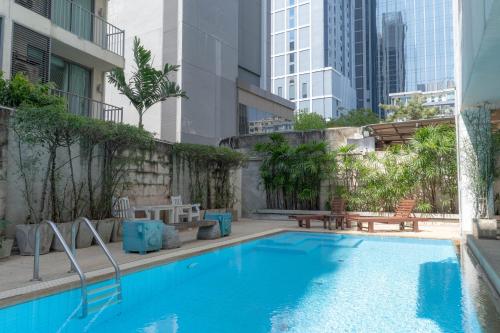 journeyhub sukhumvit 26 bangkok