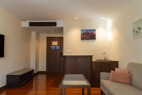 journeyhub sukhumvit 26 bangkok