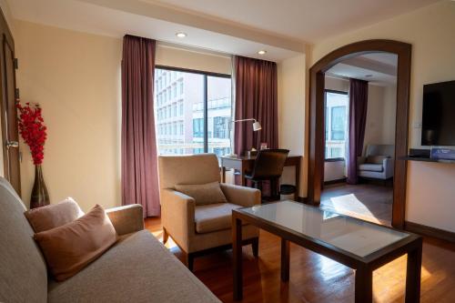 journeyhub sukhumvit 26 bangkok