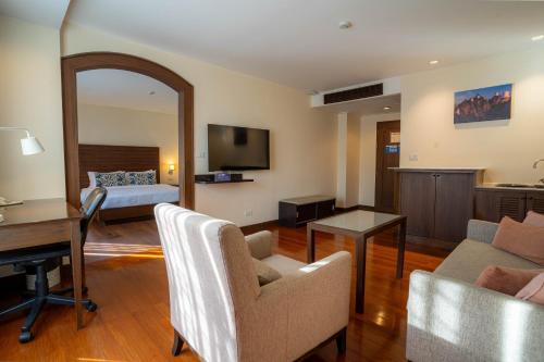 journeyhub sukhumvit 26 bangkok