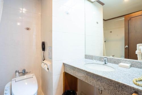 journeyhub sukhumvit 26 bangkok