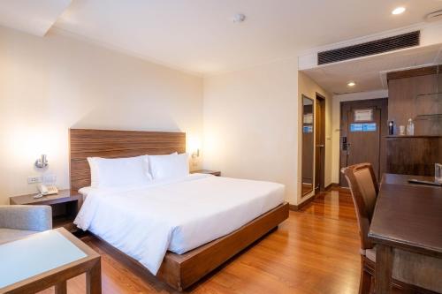 journeyhub sukhumvit 26 bangkok