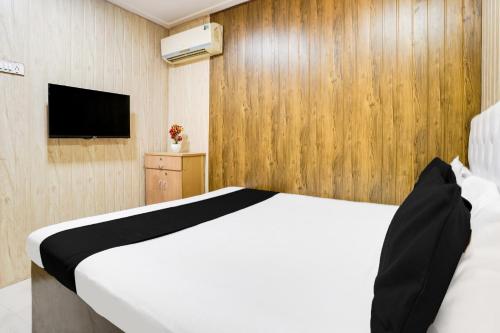 Hotel O Om Sai Palace,,4 star