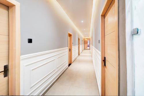 Hotel Ss Royal,,2 star