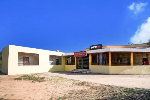 Hotel O Midwaytreat Burhanpur,,4 star