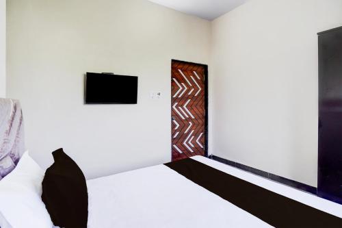 Hotel O Midwaytreat Burhanpur,,4 star