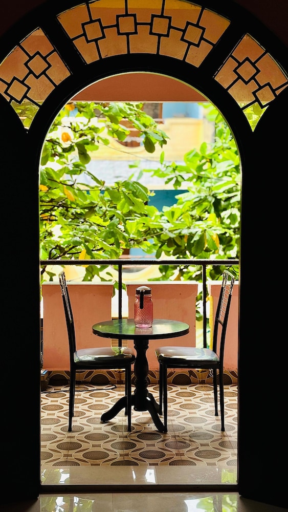 shalos inn