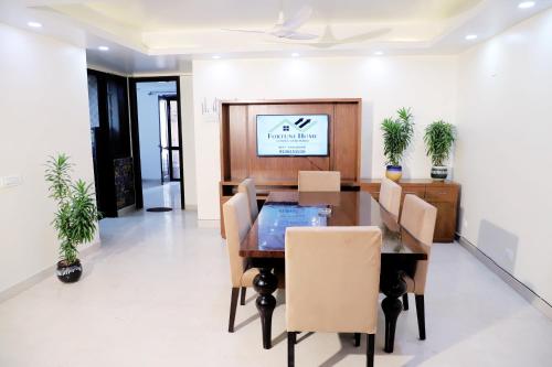 Fortune Home Service Apartment 3Bhk,J-171 Saket,,5 star