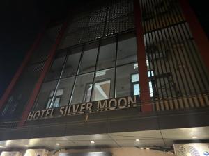 hotel silver moon
