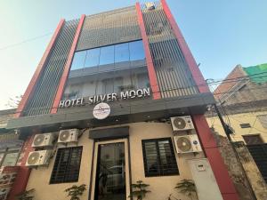 hotel silver moon
