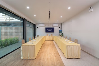 the horizon groove hotel