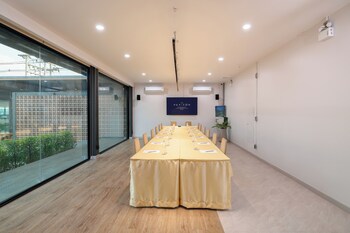 the horizon groove hotel