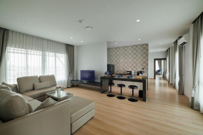 the horizon groove hotel