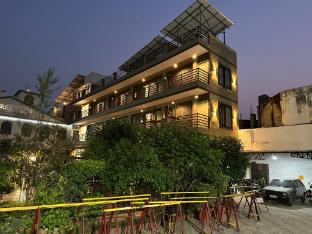 Kiran Banaras,,2 star