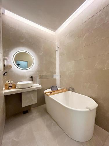 One18 Boutique Hotel,,3 star