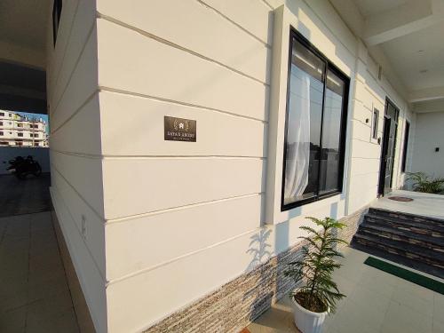 sayas abode railview suites