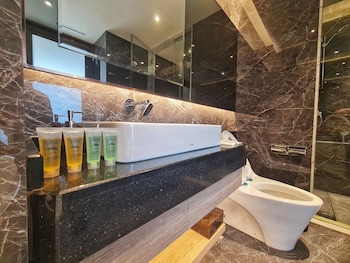 imperial luxury suites klcc by moonway