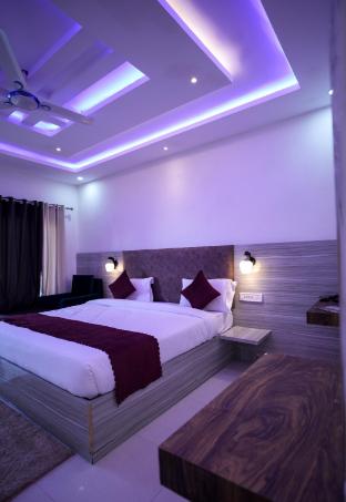 the white rain hotel