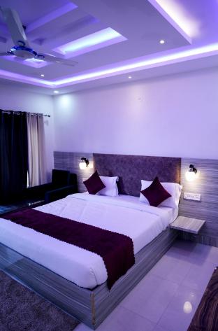 the white rain hotel