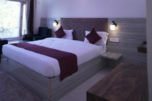 the white rain hotel