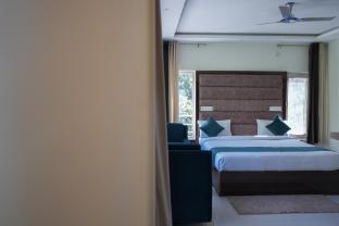 the white rain hotel