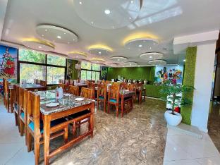 the white rain hotel