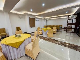 hotel the ananta inn