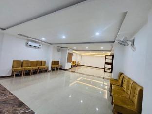 hotel the ananta inn