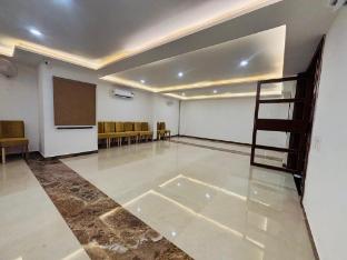 hotel the ananta inn