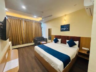 hotel the ananta inn