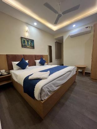 hotel the ananta inn