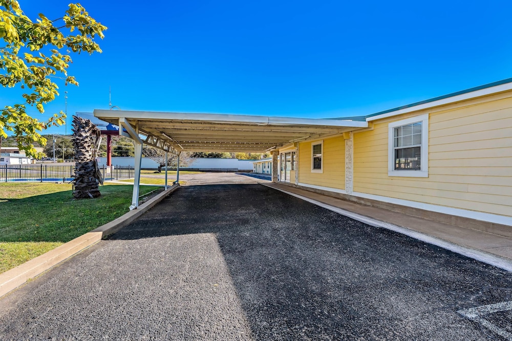 rodeway inn kingsland lake lbj
