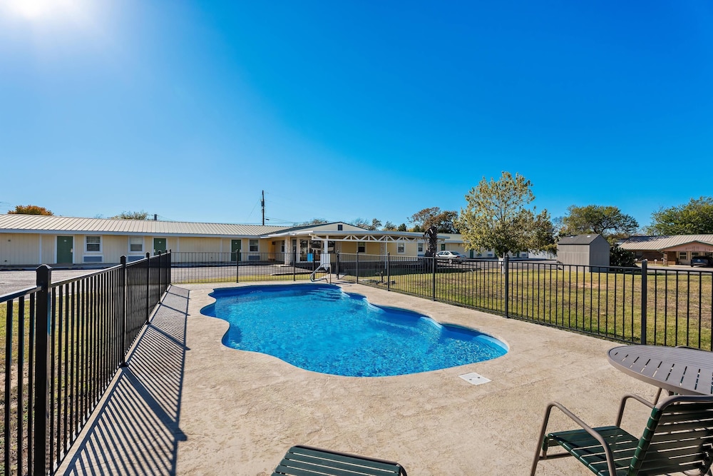 rodeway inn kingsland lake lbj