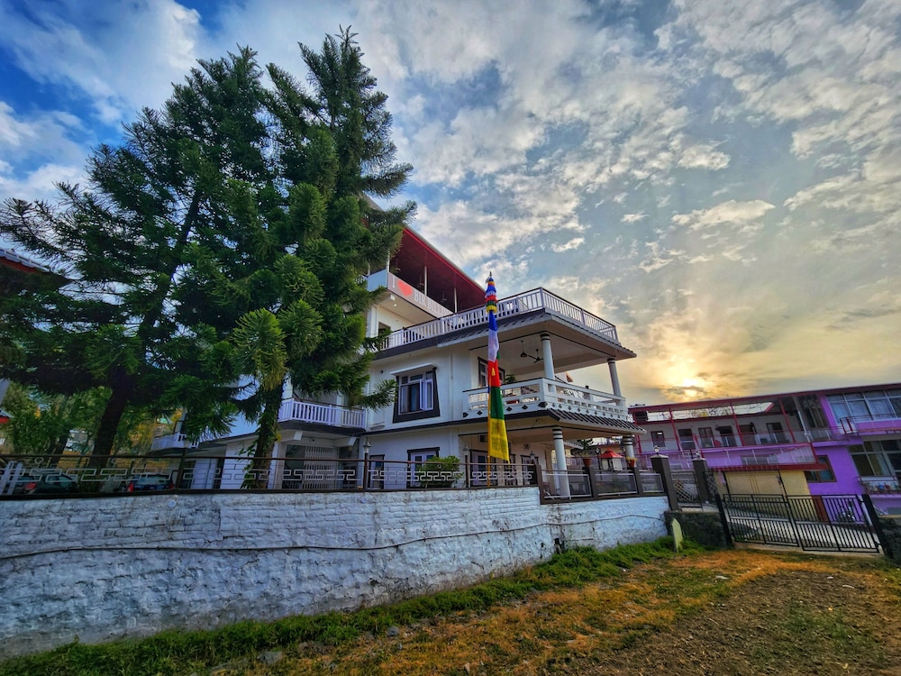 dorjee house and rooftop cafe
