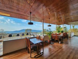 dorjee house and rooftop cafe