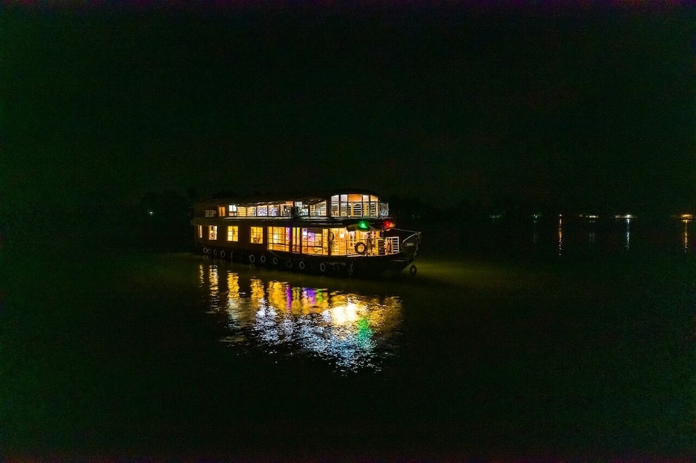 kerala nature houseboat by coco floatel