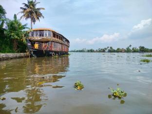 kerala nature houseboat by coco floatel