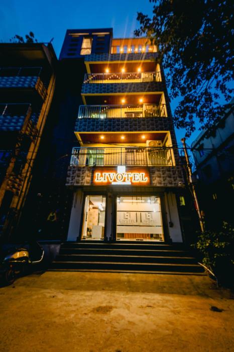 livotel premium hotel near kiit university