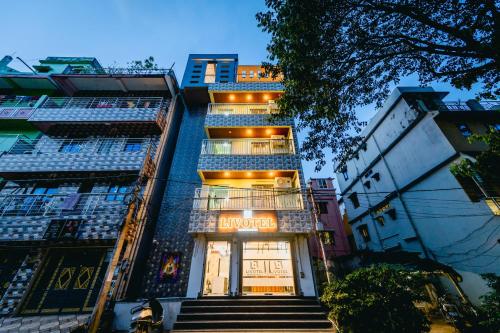 livotel premium hotel near kiit university