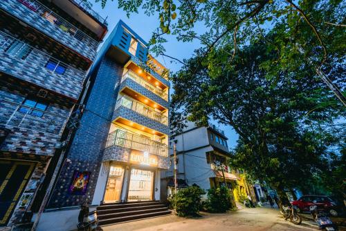 livotel premium hotel near kiit university