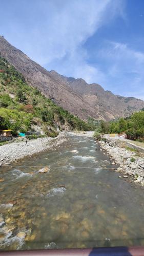 tirthan stone age inn