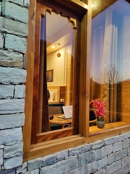 tirthan stone age inn